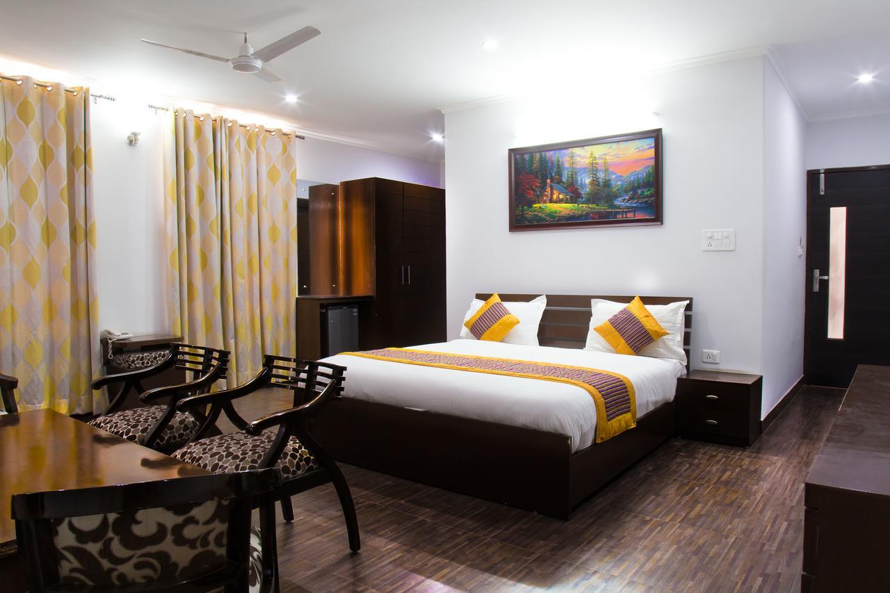 Oyo 8947 Hotel Vedanta Gurgaon Luaran gambar